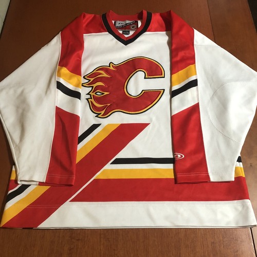 Pro Player Calgary Flames Pedestal NHL Hockey Jersey Vintage White Home L eBay