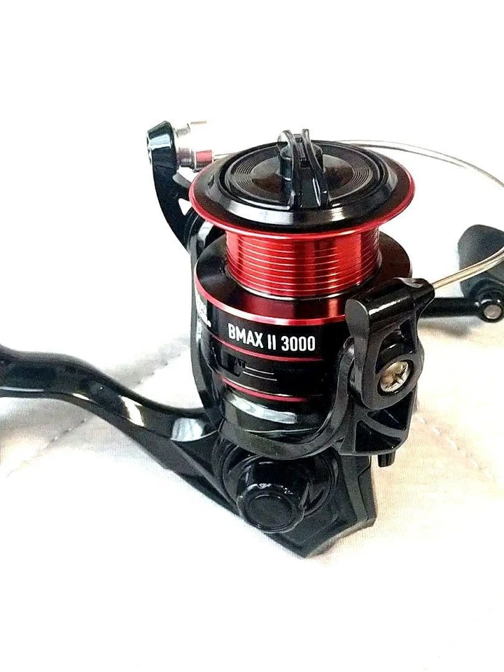 Abu Garcia Blackmax II 3000 Spinning Reel Lightweight Anti-Slip Handle 5.1:1 Gea - Image 3 of 4