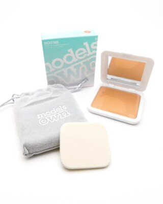 Models Own Backstage Creme to Powder Foundation, Beige 04  .15oz