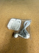Apple EarPods In-Ear Wired 3.5 mm with Remote  Mic iPhone 5 / 6 iPad Headphone