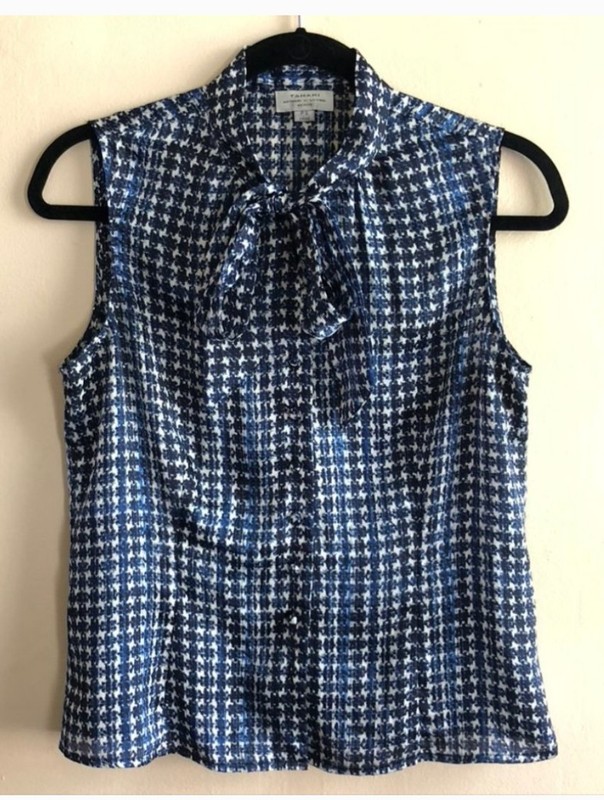 Tahari Blue and White Sleeveless Tie Front  Button Up Summer Blouse Top size S