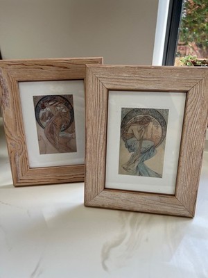 Paar gerahmte Jugendstil Drucke Vitrinen Alphonse Muchas ''Poesie'' und ''Tanz