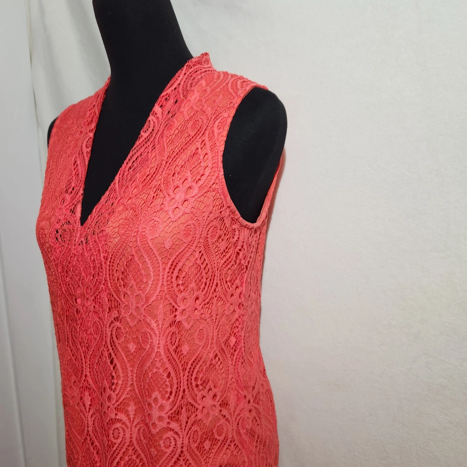 Abito Kay Celine pizzo corallo finto avvolgente svasato cappuccio manica aderente svasato taglia small