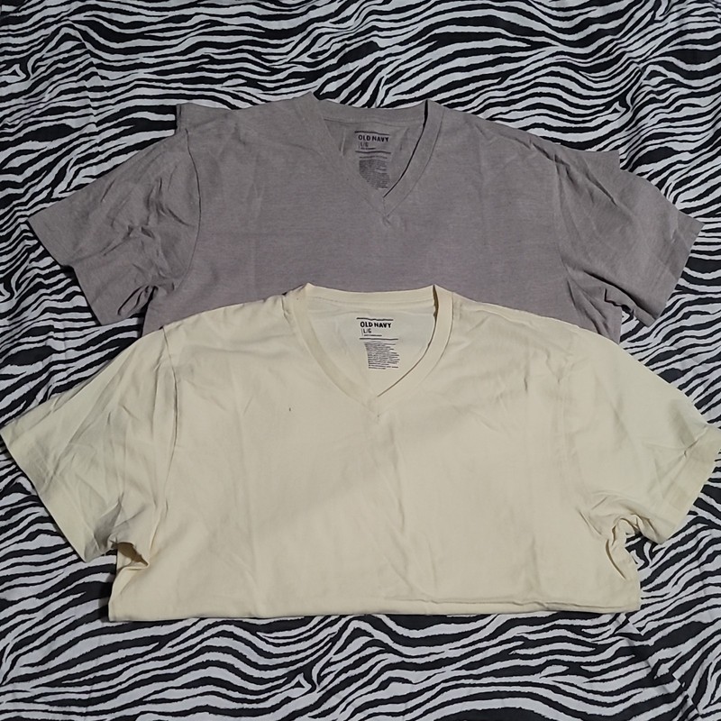 Old Navy Men’s V-Neck Short Sleeve T-Shirt Lot, Size L/G, Gray/Beige