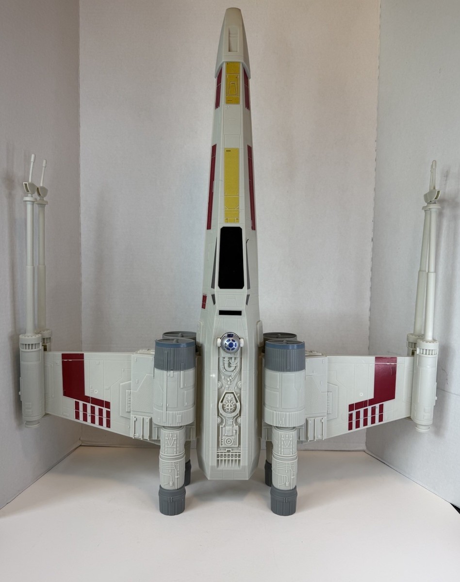 Star Wars Giant X-Wing Fighter R2D2 Pilot Toy Hasbro C2604A