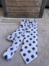 $230 E. MARINELLA Corbata Hombre - 100% Seda - Blanco Con Medallones Azules - 3 1/4"