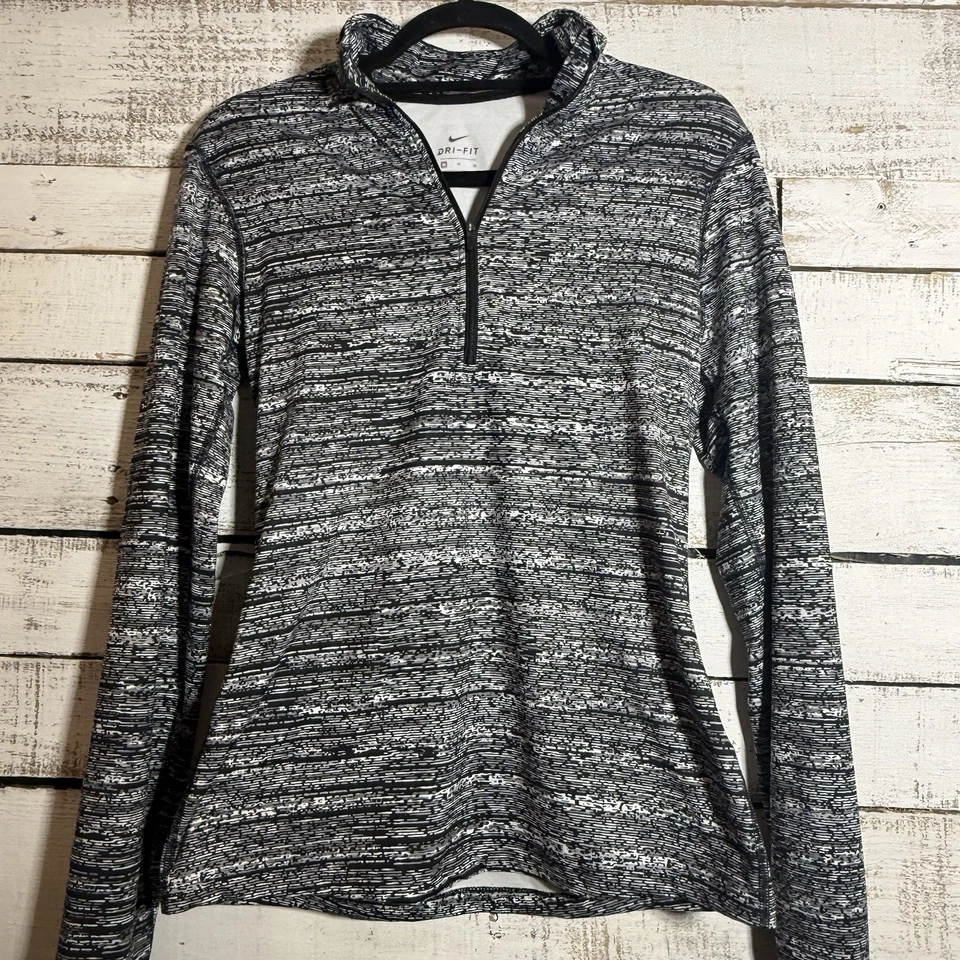 Pullover Nike para mujer mediano Dri-fit para correr gris negro blanco estampado cuarto cremallera Foto 3 de 4