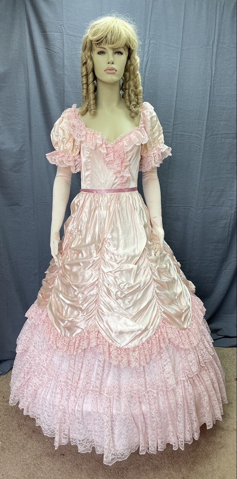 Light pink southern belle dress with lace, excellent … Gem