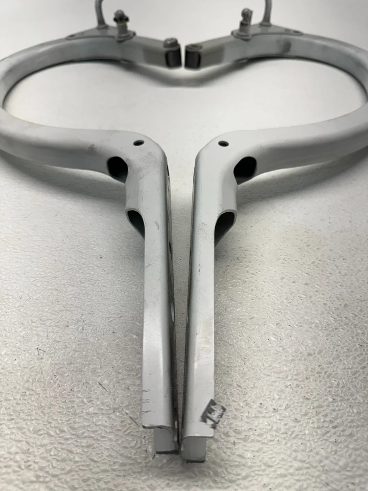 2011 - 2014 BMW 535I F10 REAR RIGHT AND LEFT TRUNK LID HINGE SUPPORT OEM 231955 - Image 4 of 4