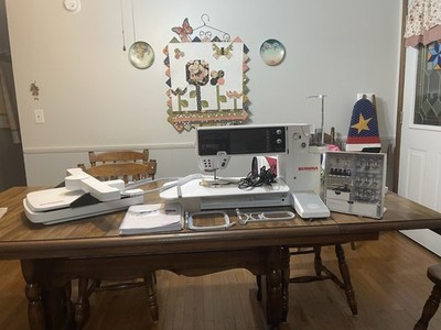 BERNINA 880 plus Computerized Sewing/Embroidery Combo Machine w/ Accessories