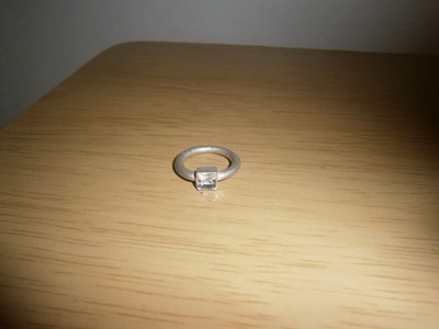 Vintage Silberfarbener 6mm Quadratischer Strass Ring. UK Gr. N. U.S. Gr. 7.(E27coinsi6