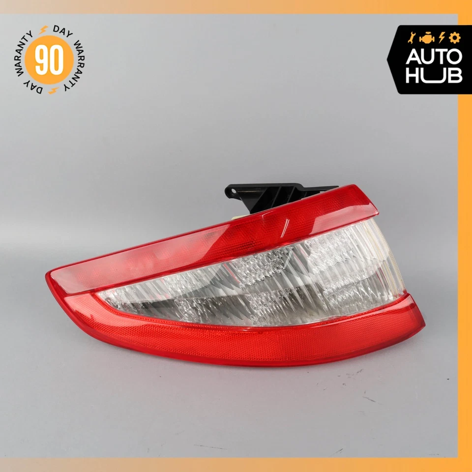 08-12 Lámpara de luz trasera exterior lateral izquierda Maserati GranTurismo M145 234379 OEM 47k Foto 2 de 4
