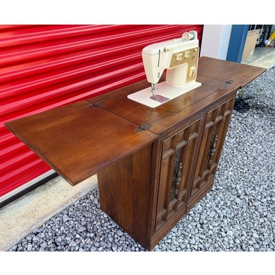 Sewing Machine w/ Cabinet Singer Deluxe Zig Zag 750 Golden Touch