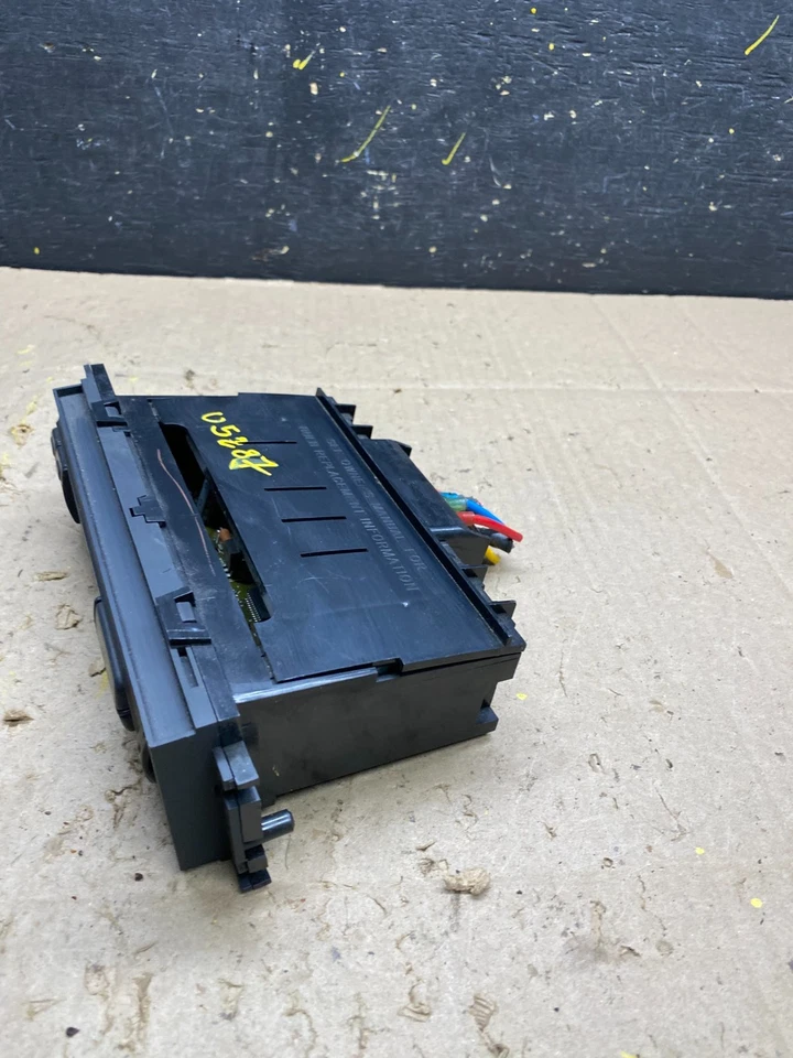 1998 to 2002 Ford Crown Victoria Marquis A/C Heater Climate Control u5287 DG - Image 4 of 4