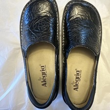 ALEGRIA, LADY'S DEB-531 BLACK TOOLED PATENT LEATHER CLOGS Slip On Comfort