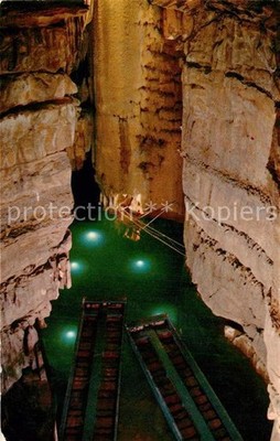 Mammoth Cave Crystal Lake in Mammoth Cafe National Park