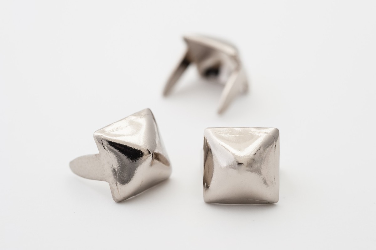 【ラスト1点】A&G Stud Pyramid Pierce Amazon.com: Pyramid Studs - Size 13 - Ideally used for Denim
