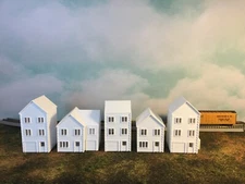 SUBURBAN ROW HOUSES 5 Pc SET in White ~ HOLLOW ~ N Scale 1:160 ~ NO ASSEMBLY!