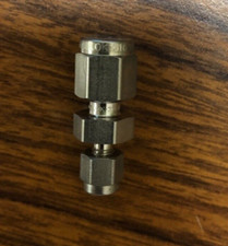 Swagelok SS Reducing, Union 1/4" Tube x 1/16" Tube, SS-400-6-1 - NEW