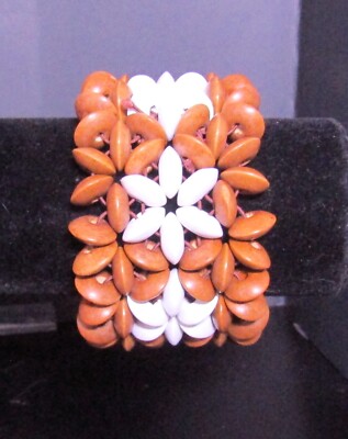 Brown Wood Beads with White Beads Shaped in Daisy Stretch Bracelet
