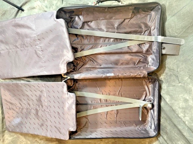 Rimowa Salsa DLX 29" Multiwheel Ultralight Spinner - CRACK IN SHELL - Image 3 of 4