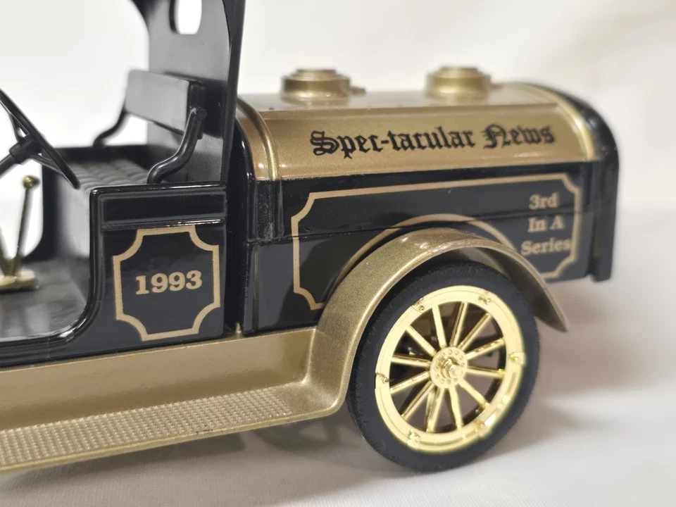 Speccast Spectacular News #3 1916 Studebaker Tanker Truck Bank 1/25 Scale - Image 4 of 4