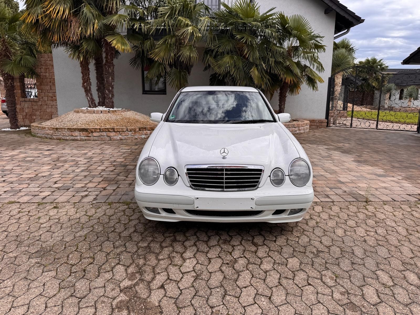 Mercedes-Benz E 220 CDI CLASSIC W210 foto 2