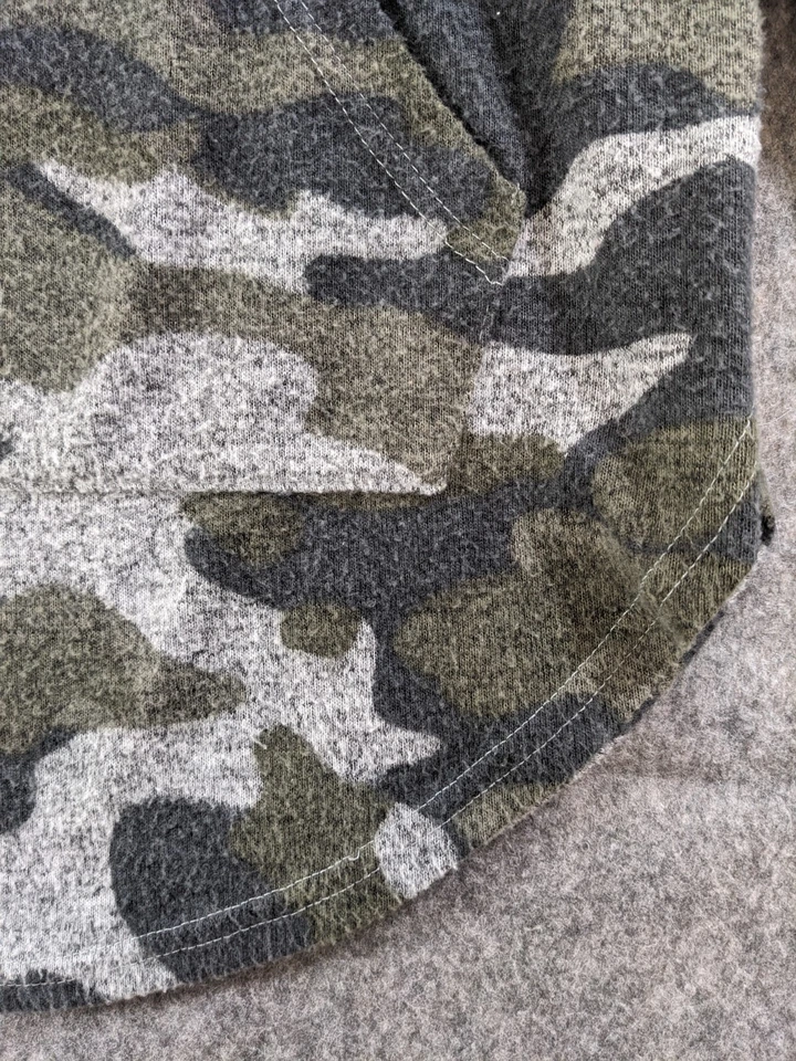 Sudadera con Capucha Almost Famous Para Mujer Grande Gris Verde Camuflaje Tejido Pullover Bolsillo Canguro Foto 3 de 4