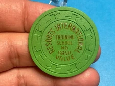 $25 RESORTS INTERNATIONAL ATLANTIC CITY CASINO  TRAINING CHIP ——-Y-130