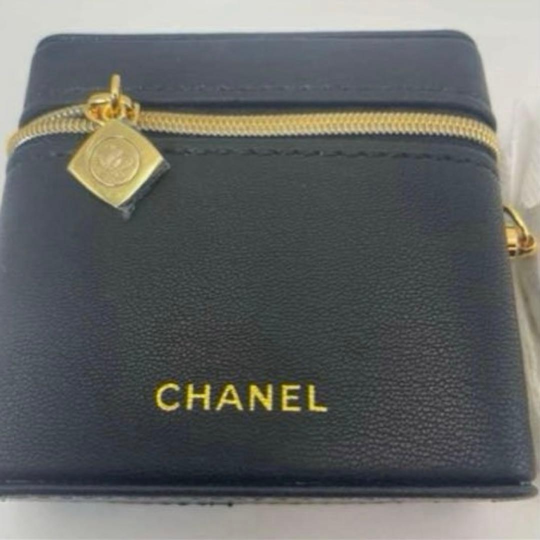 CHANEL BEAUTE Limited Edition Novelty Lip Case Mini Crossbody Bag