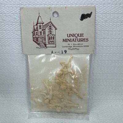 Unique Miniatures 2 Plaster Cherub Swag Wreathes 2.25''x 1  1/8'' A19 NOS