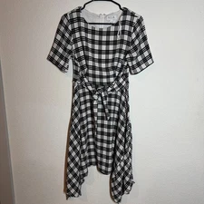 Elle Dress Womens Medium White Black Plaid Tie Waist Handkerchief Hem Back Zip
