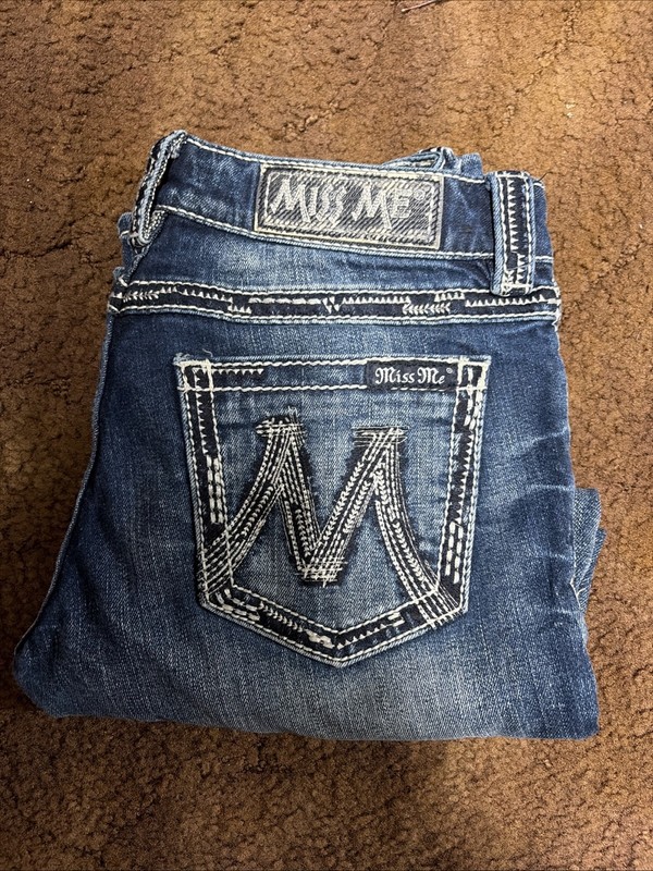Miss Me M Series  Size 29 (Comp Sz 8)Capri M-Series Buckle Exclusive