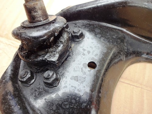 ISUZU TROOPER UBS52 MODEL 1981 90 FRONT PAIR UPPER CONTROL ARMS LH RH USED - Picture 9 of 10