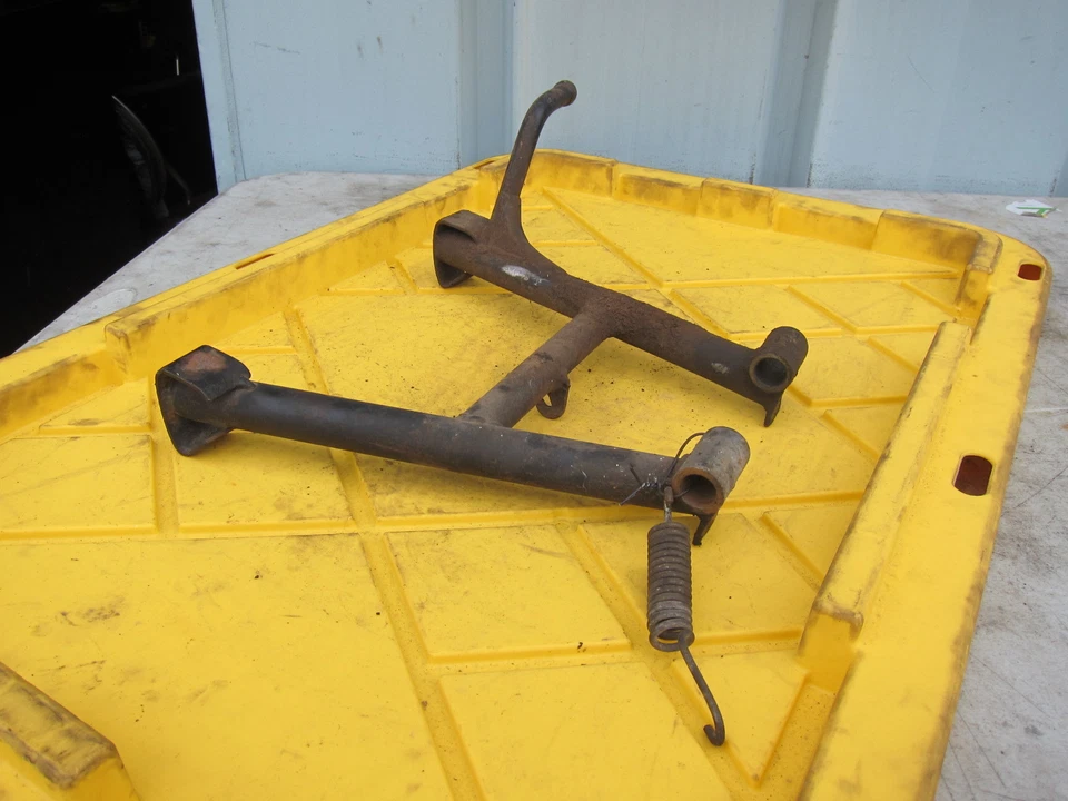 Suzuki GN400T 1980 OEM soporte principal central Foto 3 de 4