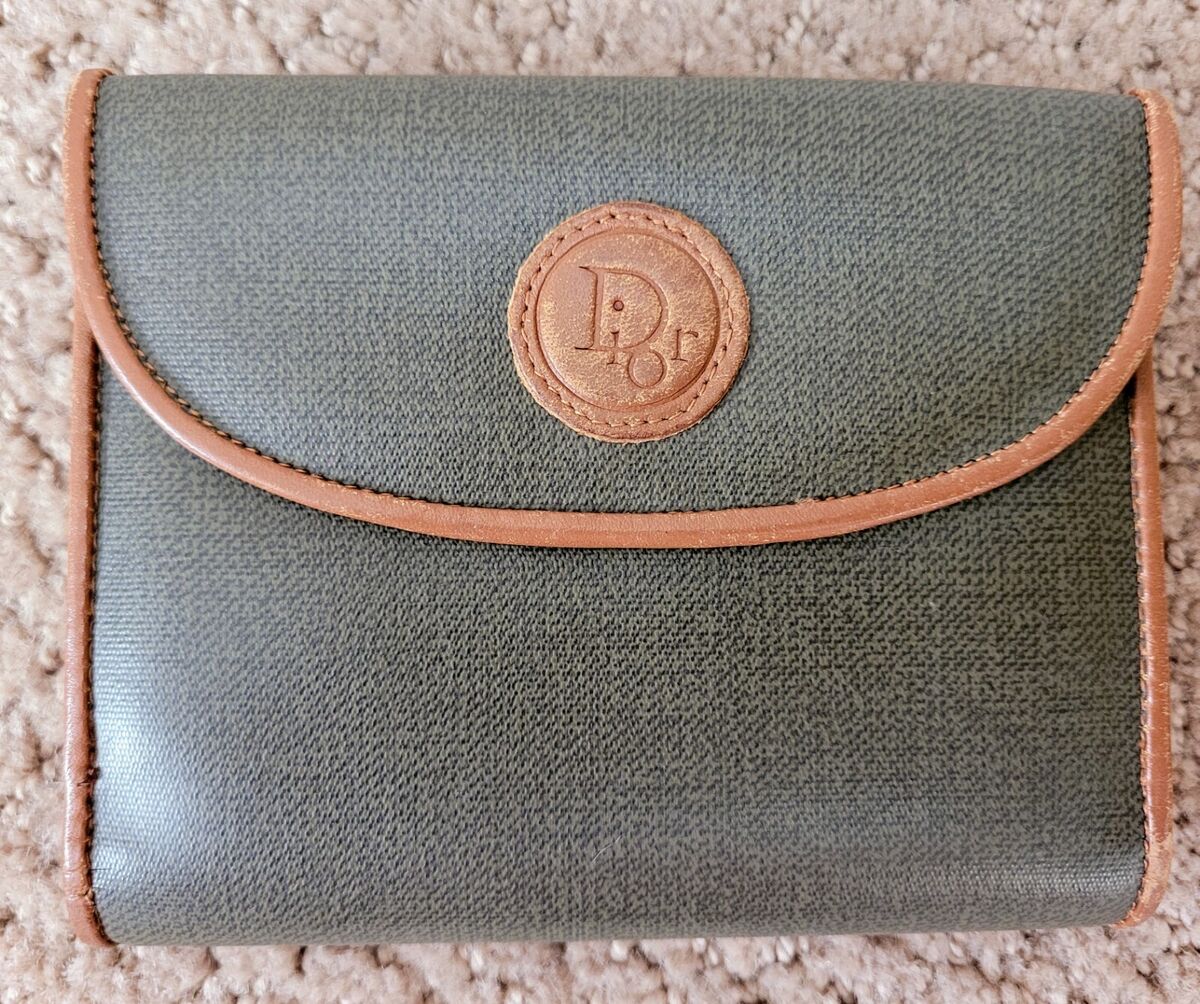 AUTH CHRISTIAN DIOR VINTAGE LEATHER COMPACT WALLET PREOWNED AUTH CHRISTIAN DIOR VINTAGE LEATHER COMPACT WALLET PREOWNED