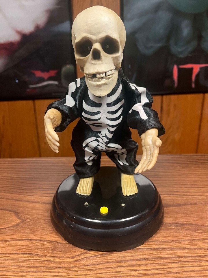 Gemmy Halloween Groovin Ghoul Dancing Skeleton Grave Raver Livin La ...
