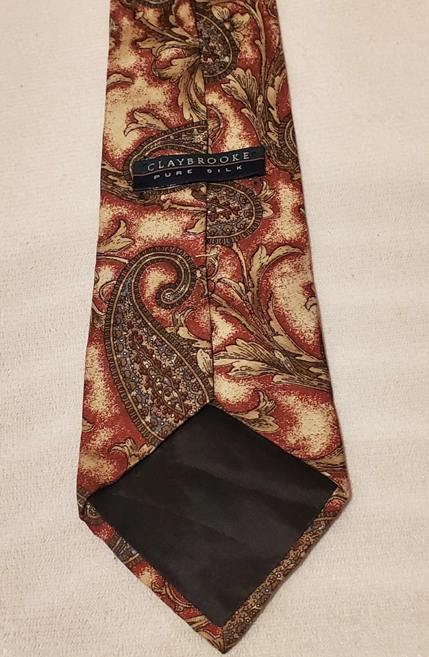 Corbata de seda Claybrooke para hombre, estampado cachemir rojo L 58" con 4,5" usada Foto 4 de 4