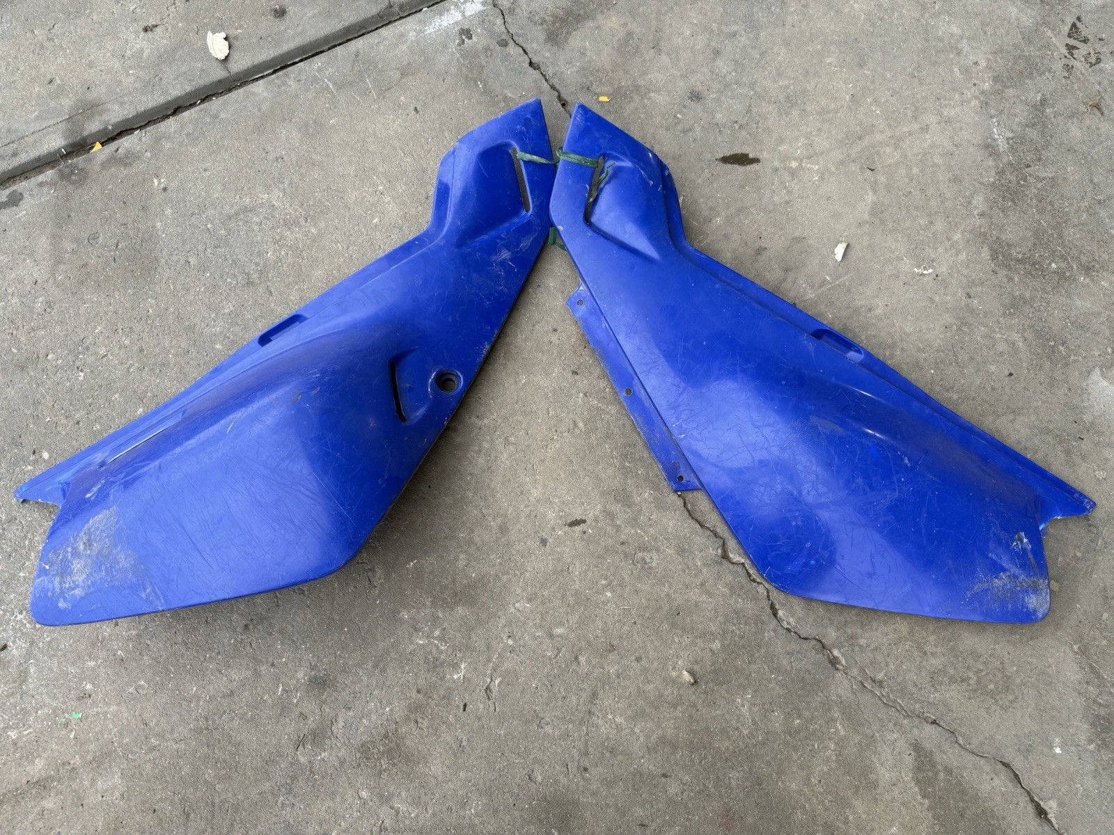 Yamaha XT600 Side Cover Plastic Trim OEM Genuine 4PT Parts