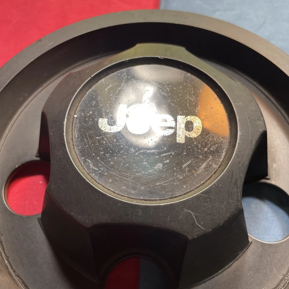 Tapacubos negra para Jeep Cherokee Wrangler Wagoneer OEM SF8952-000-153 Foto 2 de 4