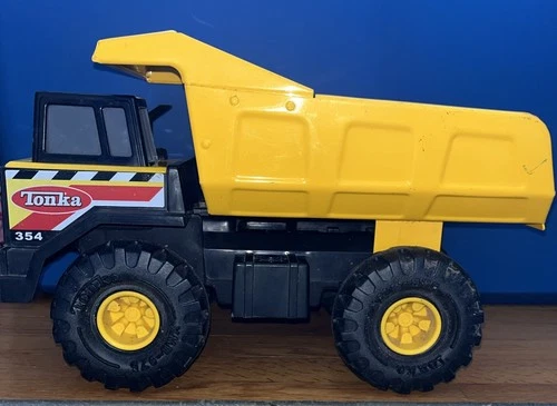 Hasbro TONKA 354 Metal Pressed Steel Large 2012 Yellow Dump Truck Toy Model