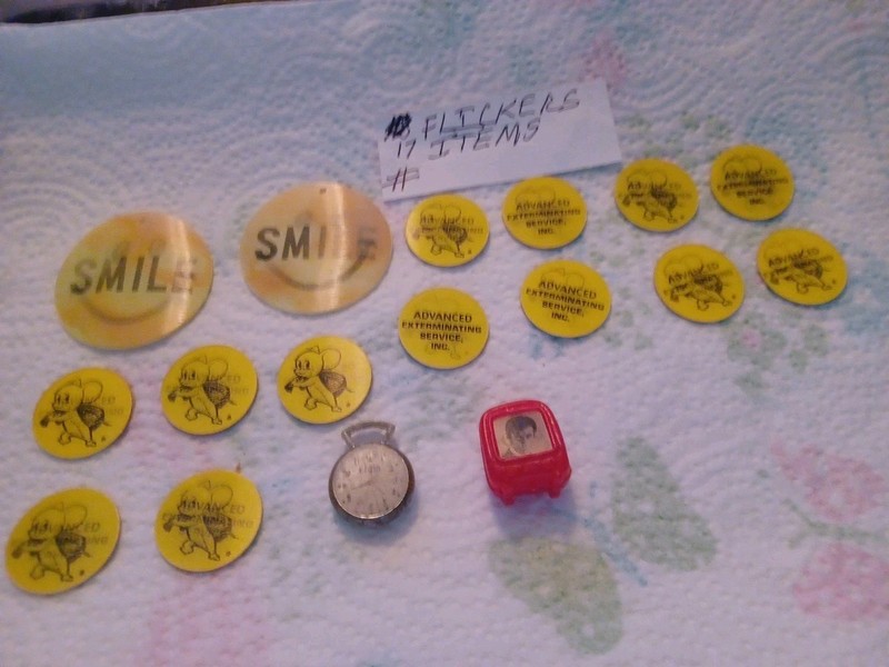VINTAGE GUMBALL/VENDING/DIME STORE FLICKER CHARMS/TOYS LOT OF 17