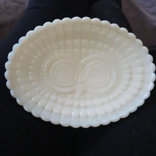 Vintage Avon Milk Glass Owl Soap/Trinket Dish with Scalloped Edges