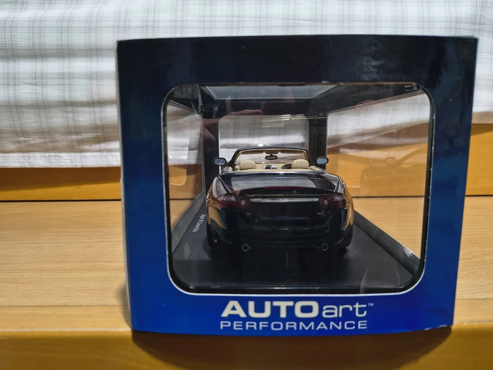 Jaguar XK Convertible Indigo Blue Autoart 1:18 - Immagine 4 di 4