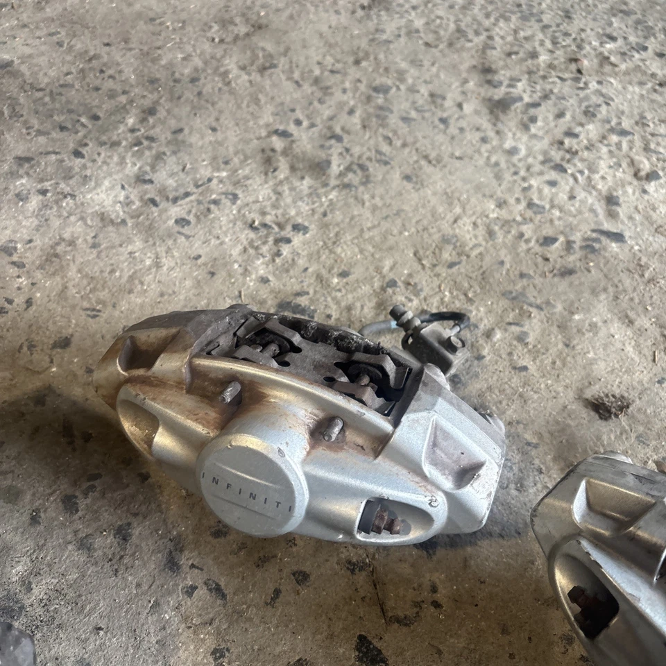 ✨03-20 JUEGO DE PINZAS DE FRENO DE DISCO INFINITI G35 G37 Q70 M37 370Z AKEBONO OEM 4502 Foto 4 de 4