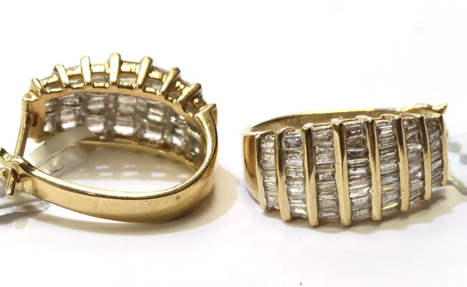 Brincos huggie de ouro amarelo 10k 1,16 ct I1 I2 H argola baguete 7,1 g estado - Imagem 3 de 4