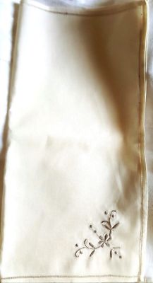 Vintage New 100% Linen Hand Embroidery& Cutwork Tablecloth 100
