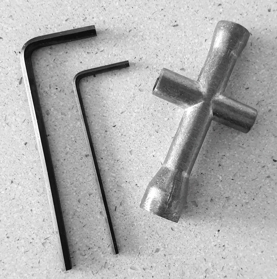 Tamiya 50038 Tool Set (Box Wrench, 1.5mm & 2.5mm Hex Wrench)