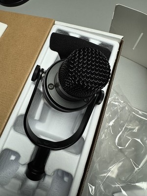 Shure MV7X Podcast Mikrofon Schwarz XLR Ausgang Top Zustand