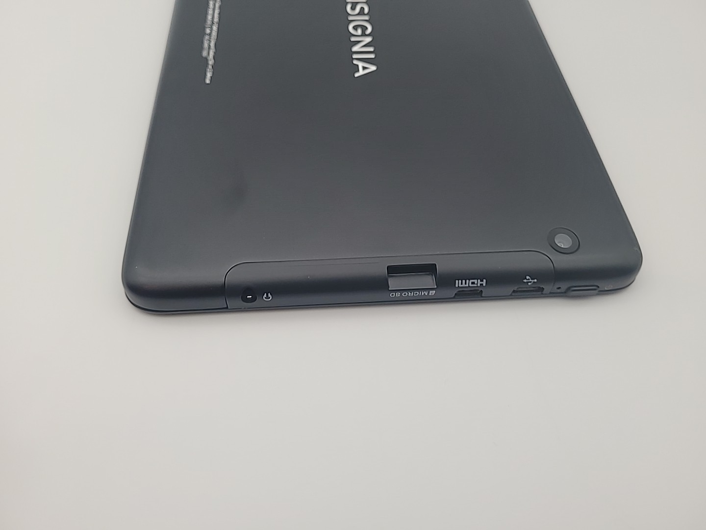 Insignia Flex 8" Windows 8.1 Surface Type 16GB Tablet NS-15MS08 - Black